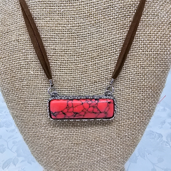 Red Stone Bar Necklace with Faux-leather Brown Chain - Picture 7 of 8